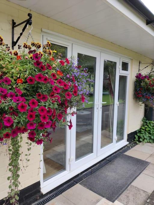 The Nook Located In A Beautiful Garden Setting With Parking Villa Stratford-upon-Avon Eksteriør bilde